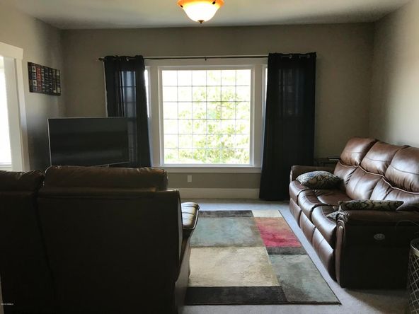 201 E 2nd St, Grandview, WA 98930
